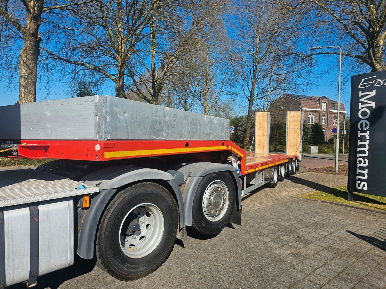 Hangler SVS-H 580 Semie Tieflader Mit Rampen - Félpótkocsi mélybölcsős: 1 kép. Hangler SVS-H 580 Semie Tieflader Mit Rampen - Félpótkocsi mélybölcsős: 1 kép.