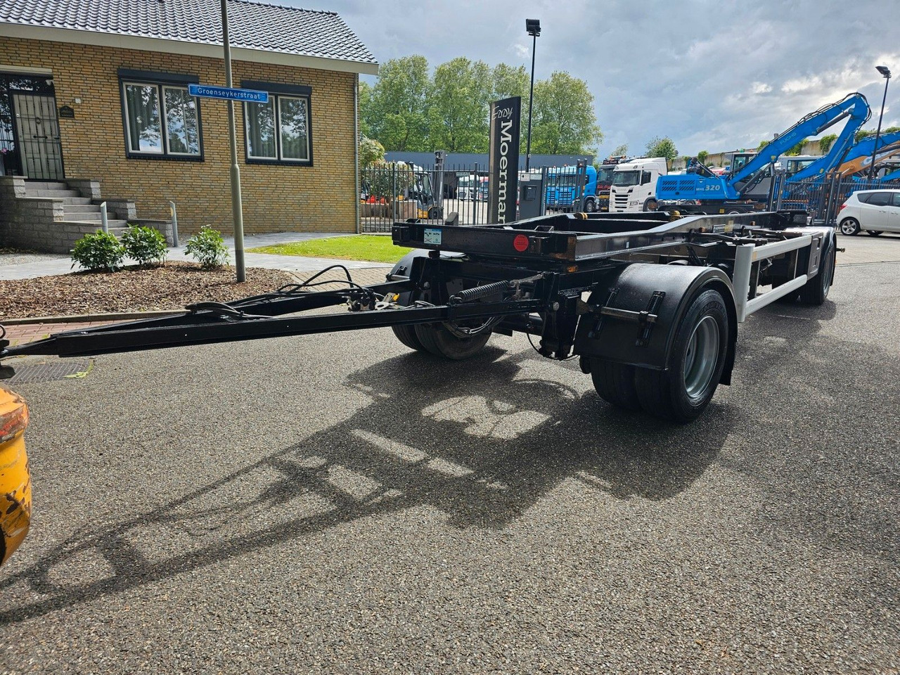 Hüffermann HSA 18.70 Mit Schlitten - Multiliftes/ Konténerszállító pótkocsi: 2 kép. Hüffermann HSA 18.70 Mit Schlitten - Multiliftes/ Konténerszállító pótkocsi: 2 kép.