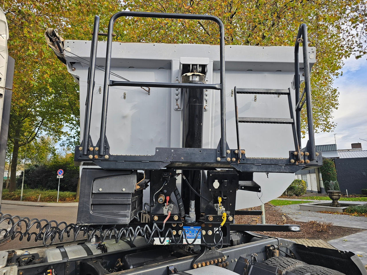 Kögel SKM24 - Félpótkocsi billenőplatós: 5 kép. Kögel SKM24 - Félpótkocsi billenőplatós: 5 kép.