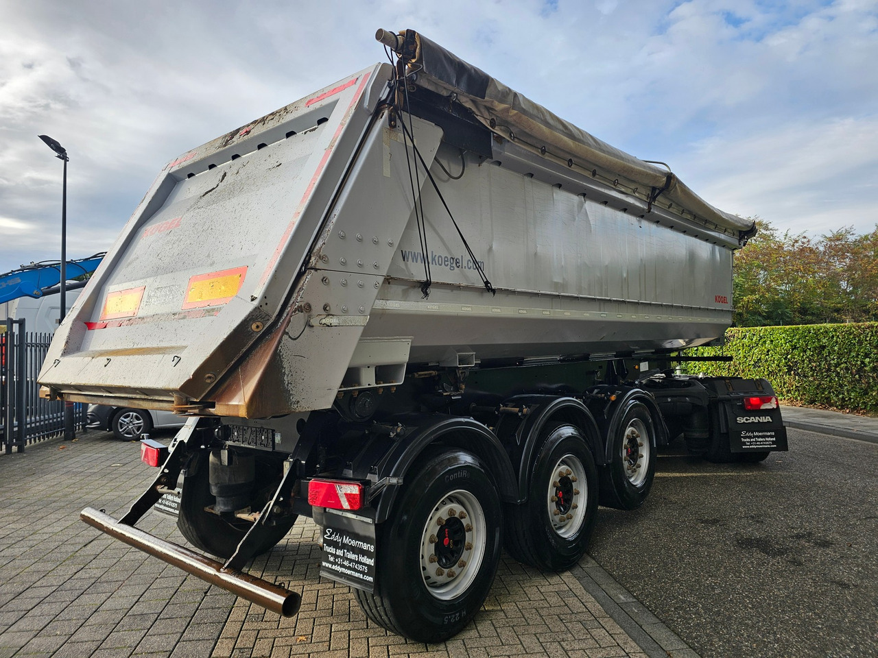 Kögel SKM24 - Félpótkocsi billenőplatós: 2 kép. Kögel SKM24 - Félpótkocsi billenőplatós: 2 kép.