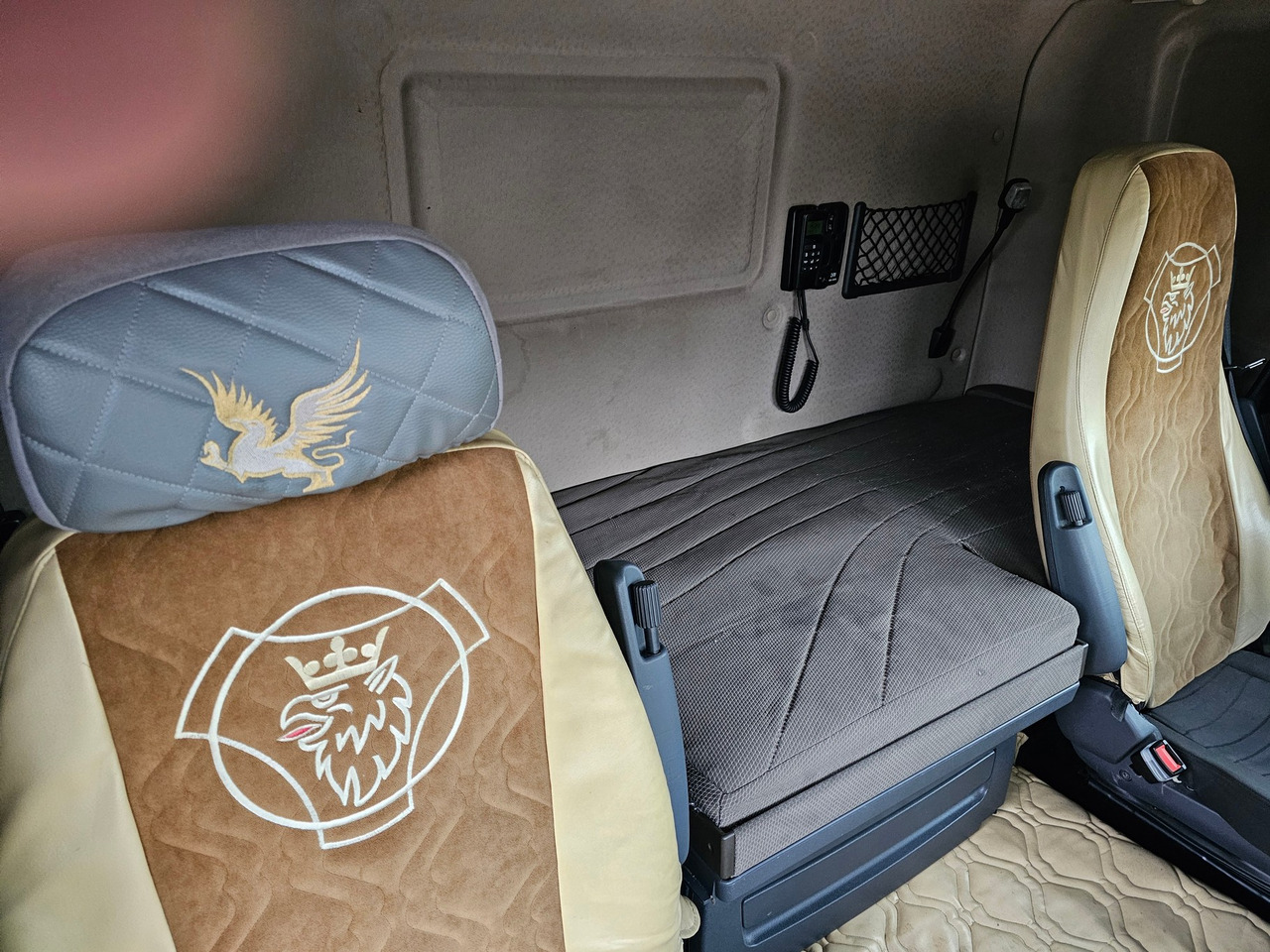Nyergesvontató Scania R440 Topline: 9 kép.