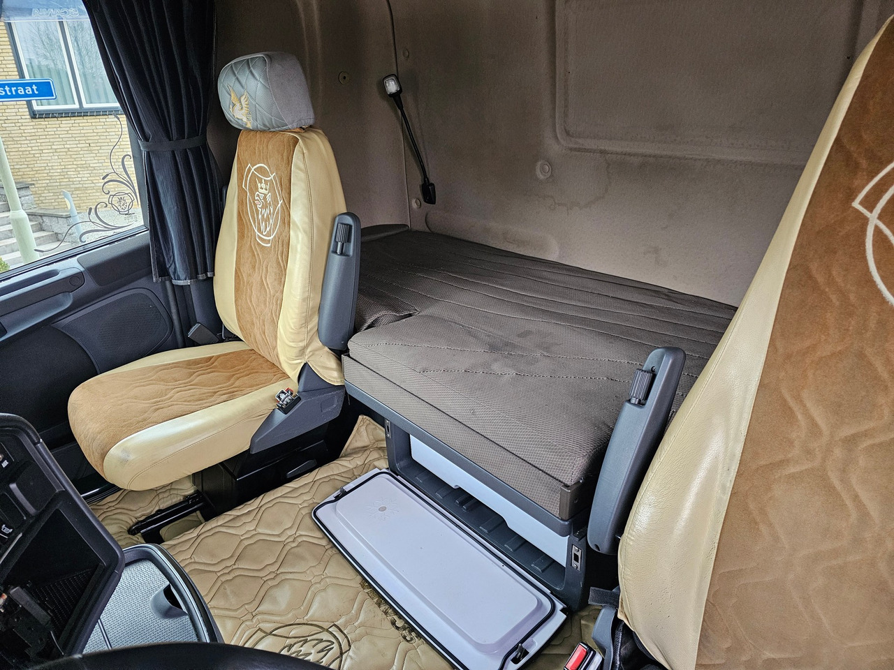 Nyergesvontató Scania R440 Topline: 8 kép.