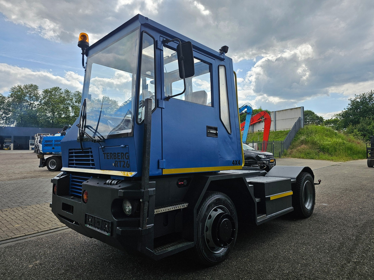 Terberg RT 26 4x4 - Nyergesvontató: 3 kép. Terberg RT 26 4x4 - Nyergesvontató: 3 kép.