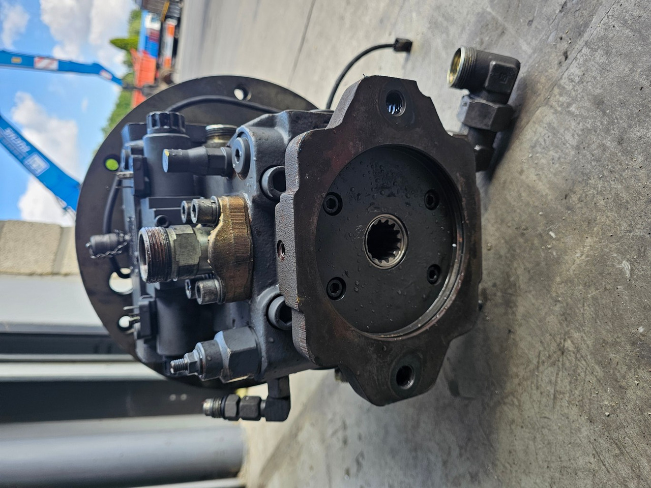 Rexroth A4VG56EP3D1 - Hidraulikus szivattyú - Építőipari gépek: 4 kép. Rexroth A4VG56EP3D1 - Hidraulikus szivattyú - Építőipari gépek: 4 kép.