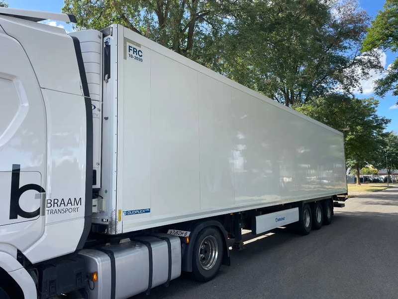 Krone DA04CLNF Krone SD 2 stuks op voorraad - Félpótkocsi hűtős: 1 kép. Krone DA04CLNF Krone SD 2 stuks op voorraad - Félpótkocsi hűtős: 1 kép.