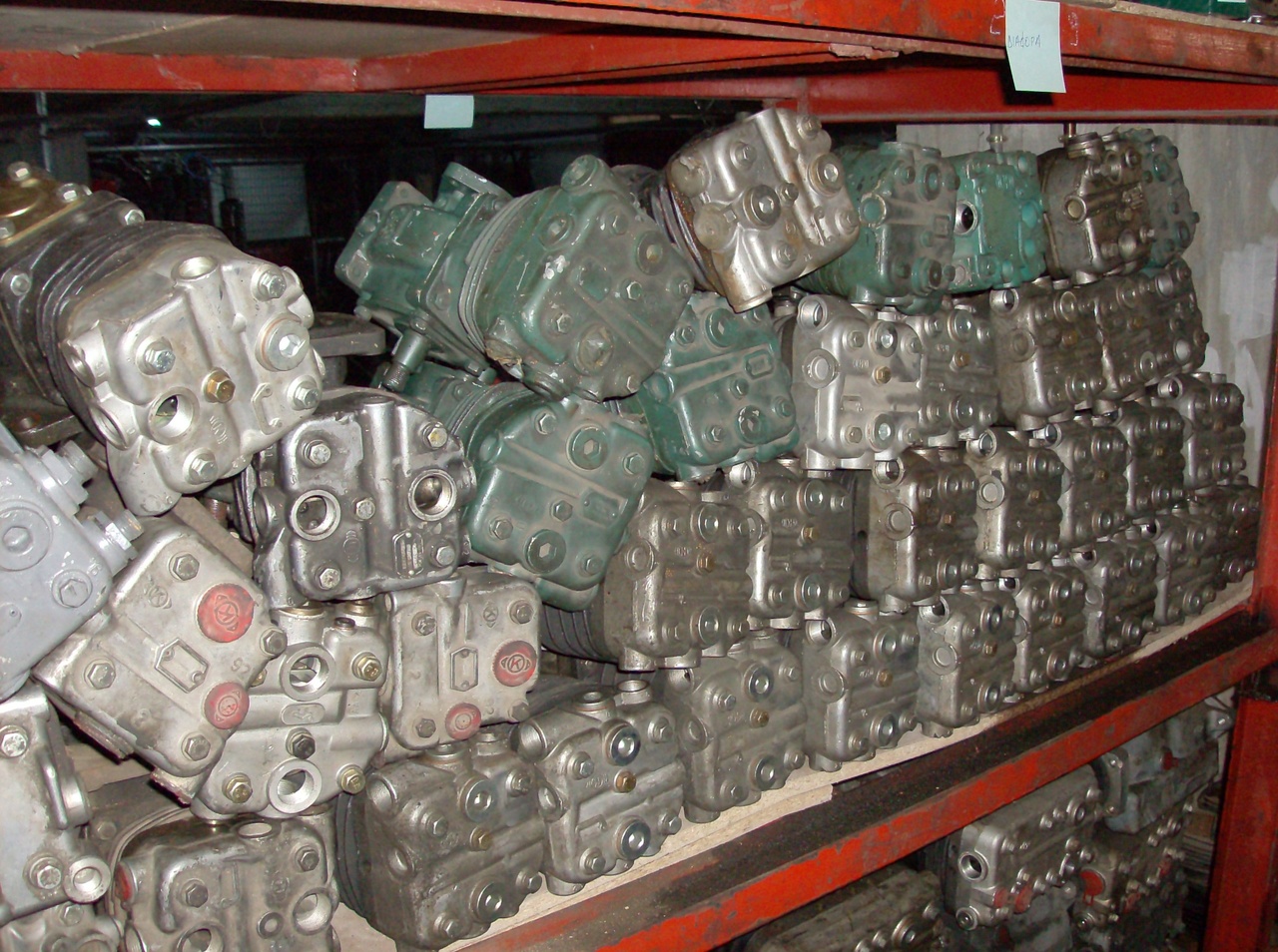 AIR COMPRESSOR MAN TGA 2 CYLINDERS MAN TGA - Kompresszor, sűrített levegő rendszer - Teherautó: 5 kép. AIR COMPRESSOR MAN TGA 2 CYLINDERS MAN TGA - Kompresszor, sűrített levegő rendszer - Teherautó: 5 kép.