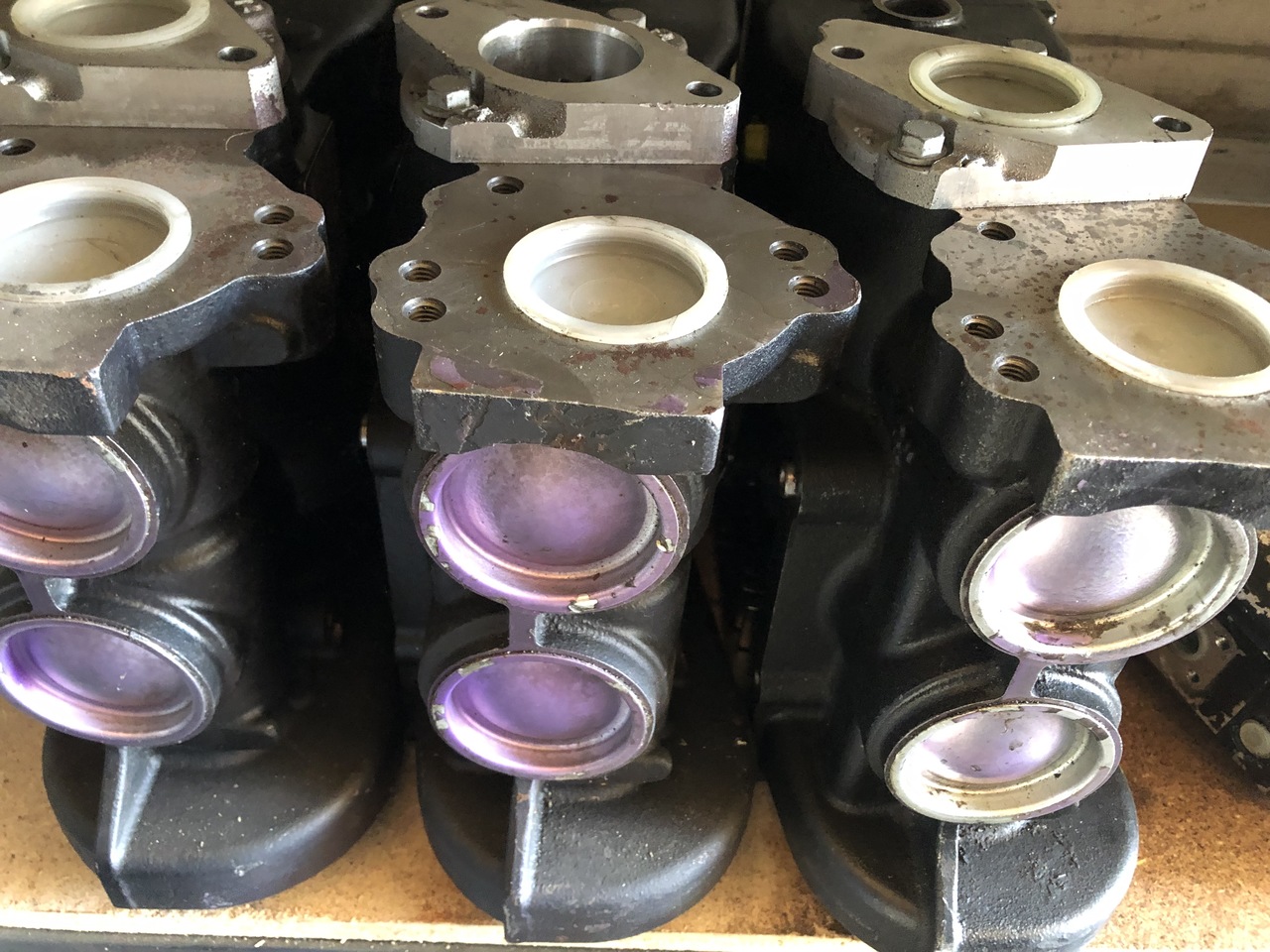 AIR COMPRESSOR MAN TGA 2 CYLINDERS MAN TGA - Kompresszor, sűrített levegő rendszer - Teherautó: 4 kép. AIR COMPRESSOR MAN TGA 2 CYLINDERS MAN TGA - Kompresszor, sűrített levegő rendszer - Teherautó: 4 kép.