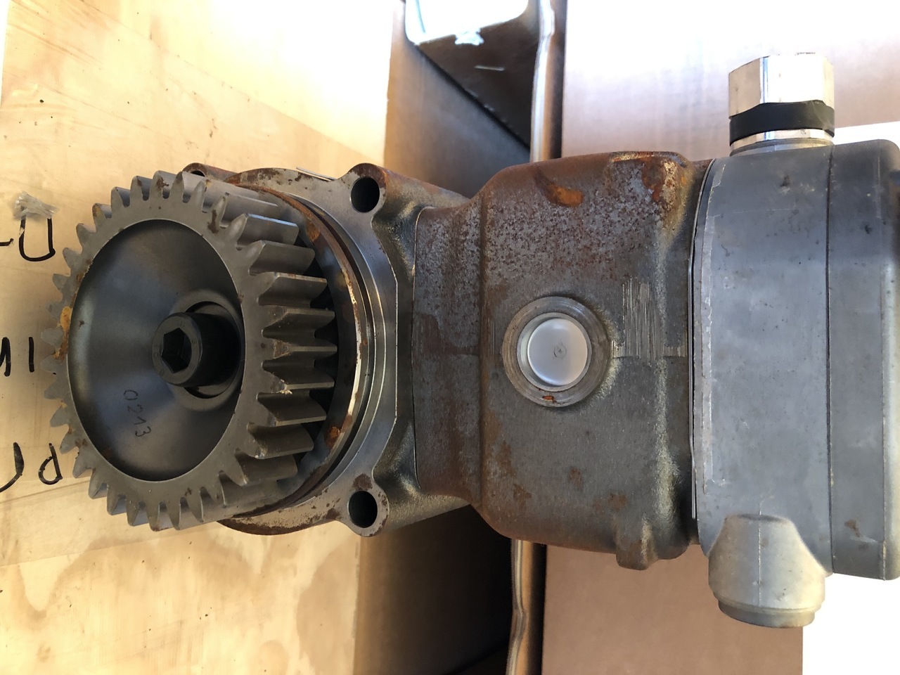 AIR COMPRESSOR MAN TGA - Kompresszor, sűrített levegő rendszer: 1 kép. AIR COMPRESSOR MAN TGA - Kompresszor, sűrített levegő rendszer: 1 kép.