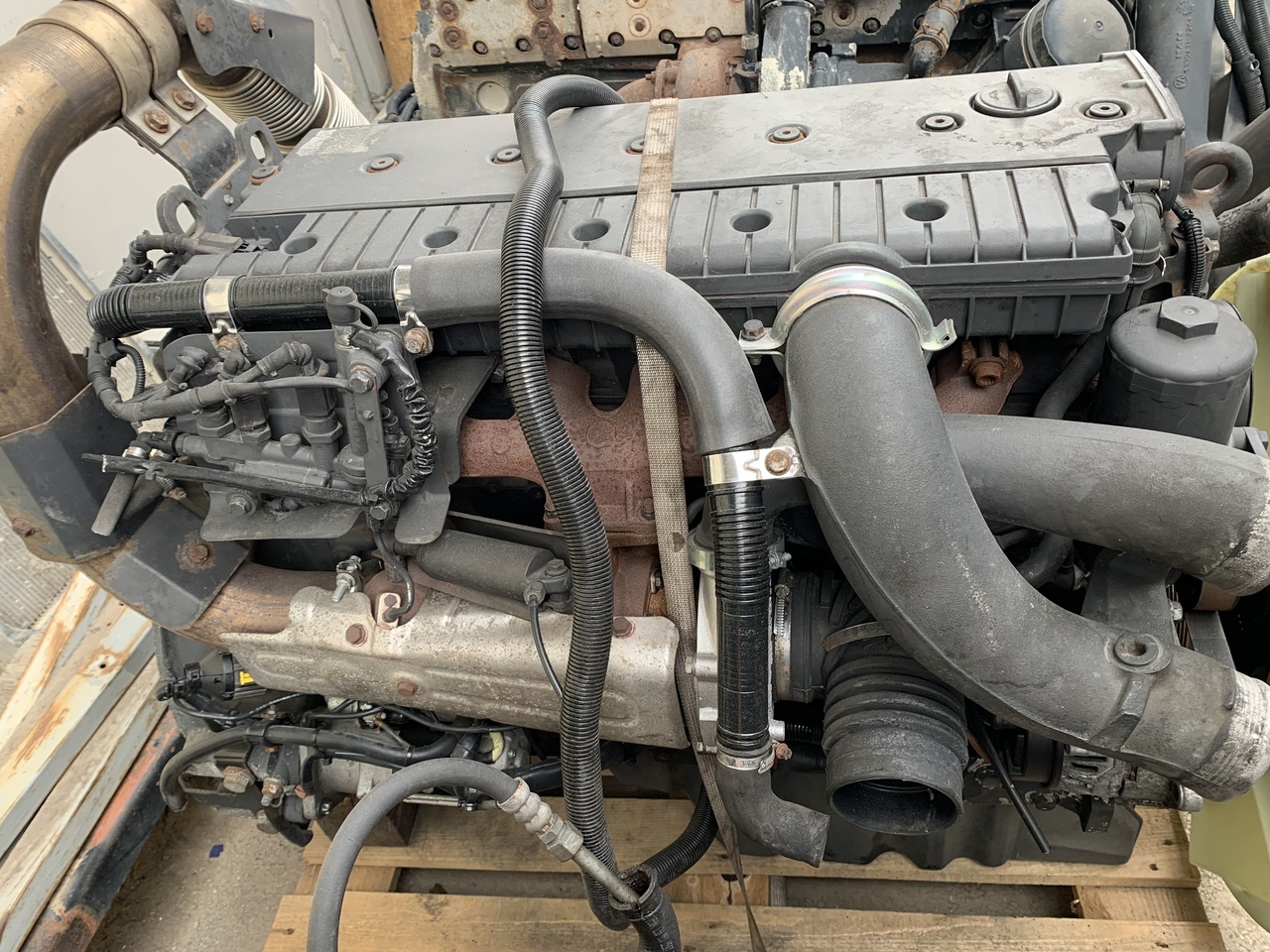 ENGINE ATEGO OM 906LA EURO 5 290PS - Motor - Teherautó: 3 kép. ENGINE ATEGO OM 906LA EURO 5 290PS - Motor - Teherautó: 3 kép.
