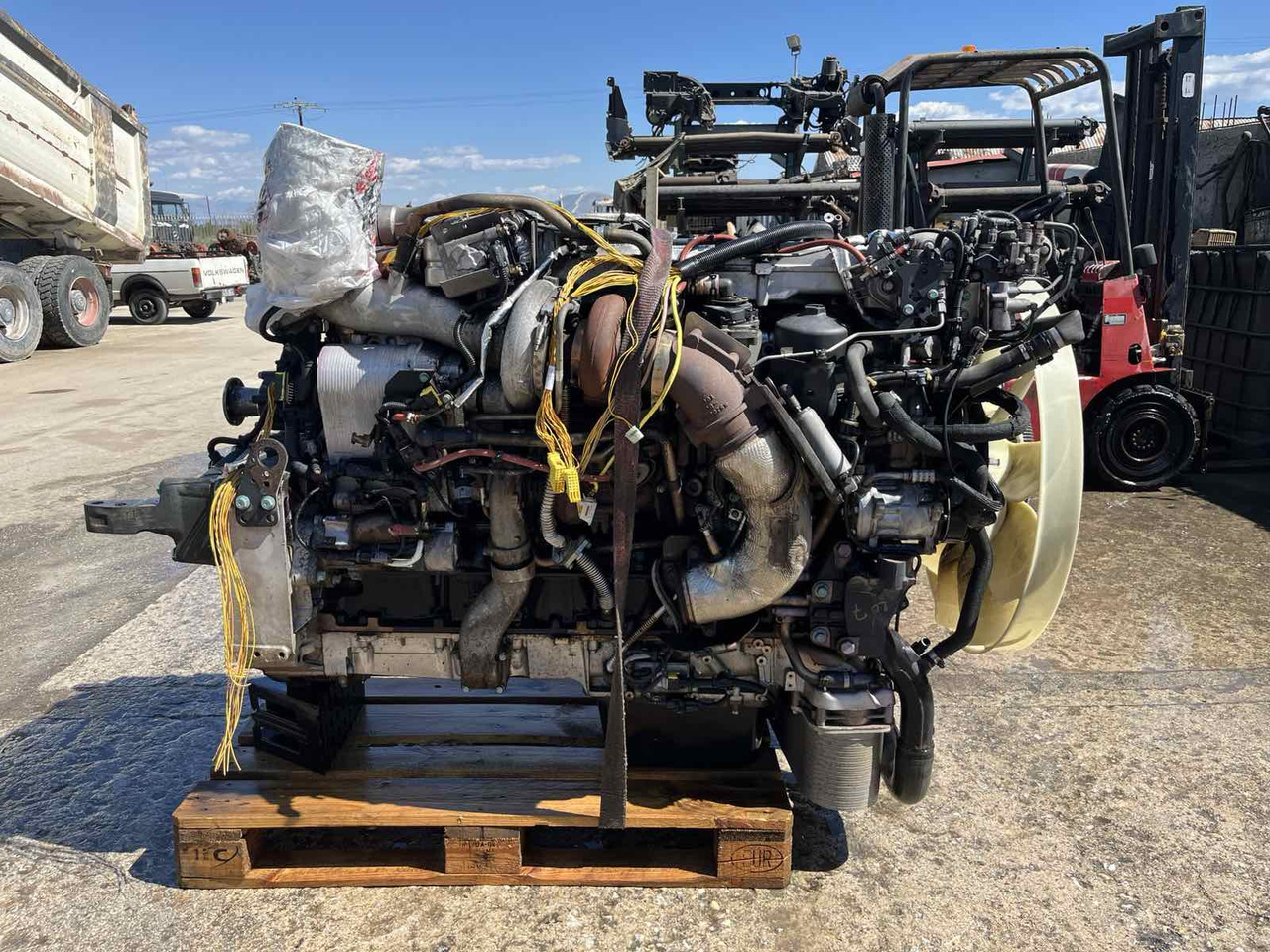 ENGINE MAN EURO 6 D2066LF68-LF61 FOR SPARE PARTS - Motor és alkatrészek - Teherautó: 3 kép. ENGINE MAN EURO 6 D2066LF68-LF61 FOR SPARE PARTS - Motor és alkatrészek - Teherautó: 3 kép.