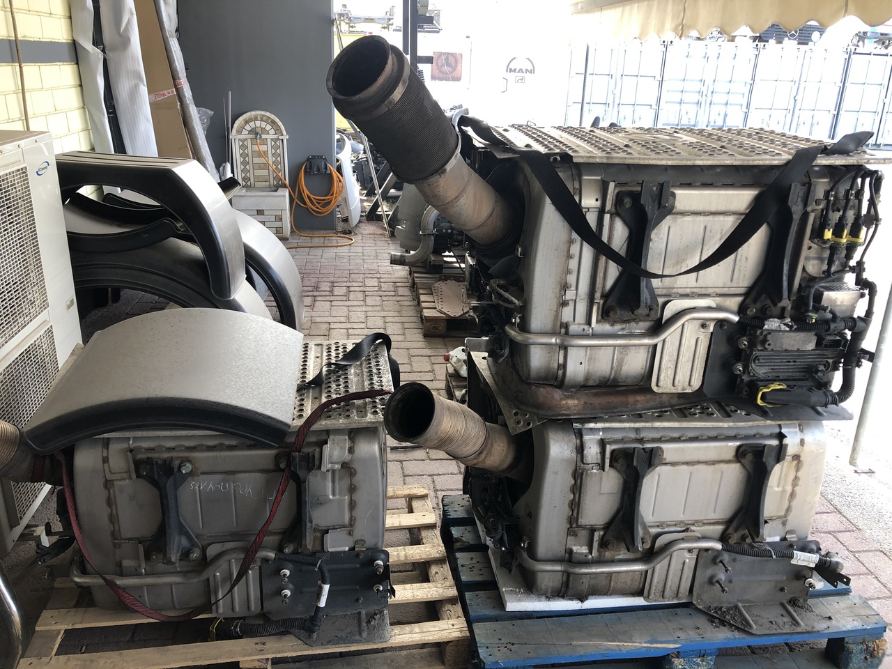 EXHAUST AFTERTREATMENT EURO6-EURO5 MERCEDES ACTROS MP4 - Kipufogó leömlő - Teherautó: 5 kép. EXHAUST AFTERTREATMENT EURO6-EURO5 MERCEDES ACTROS MP4 - Kipufogó leömlő - Teherautó: 5 kép.