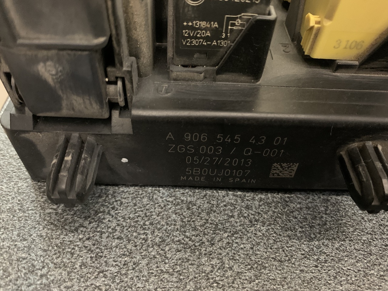 FUSE BOX SPRINTER 901,906 - Elektromos rendszer - Kisteherautó: 2 kép. FUSE BOX SPRINTER 901,906 - Elektromos rendszer - Kisteherautó: 2 kép.