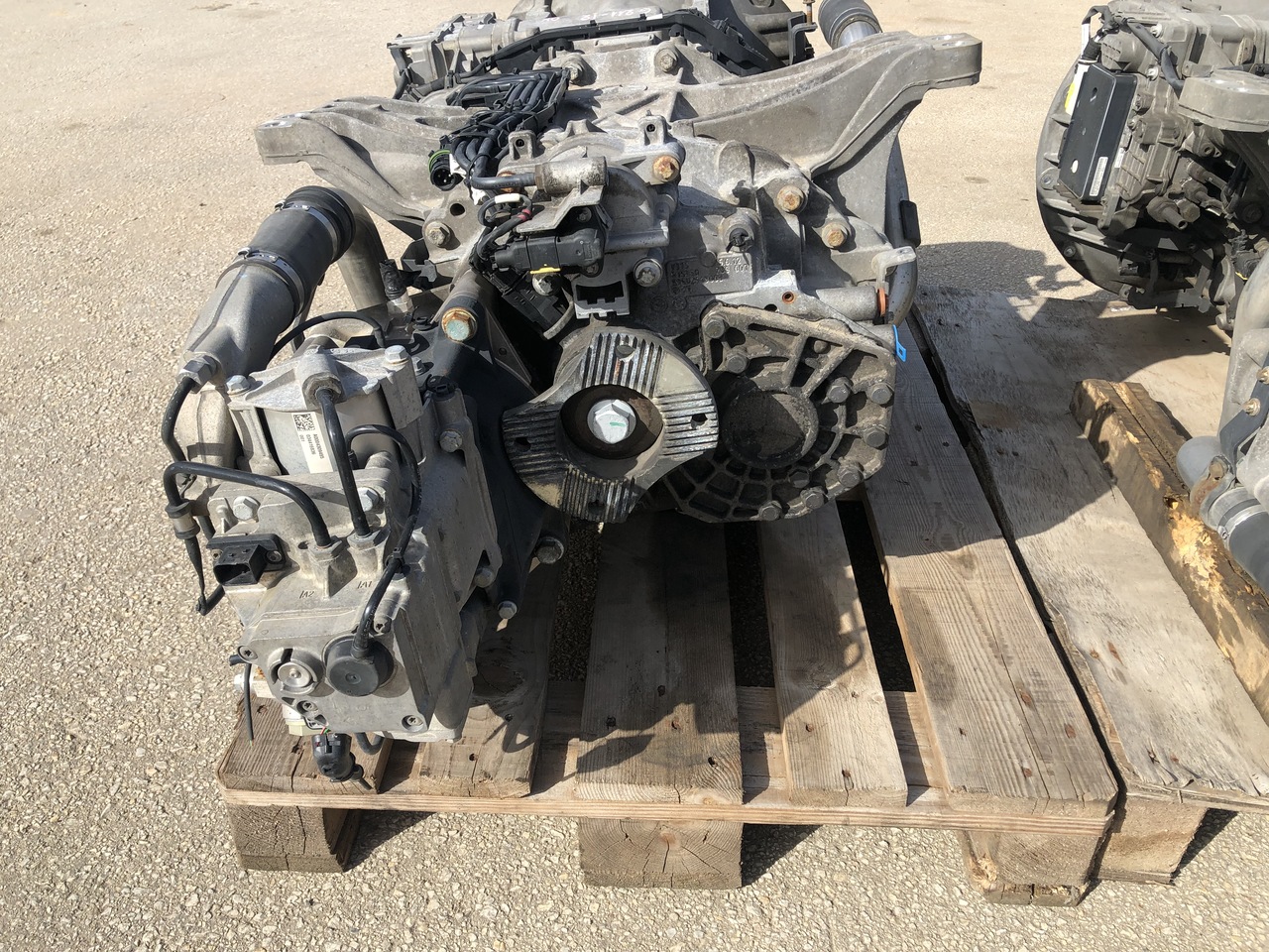 Sebességváltó - Teherautó GEARBOX G211-12 ZKL RETARDER ACTROS MP4 (AVAILABLE 2PCS): 9 kép.
