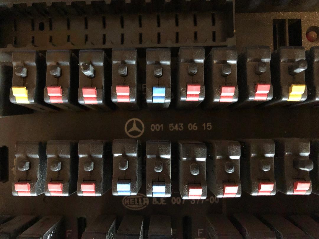 MERCEDES ACTROS ELECTRICAL BASIC MODULE - Relé: 2 kép. MERCEDES ACTROS ELECTRICAL BASIC MODULE - Relé: 2 kép.