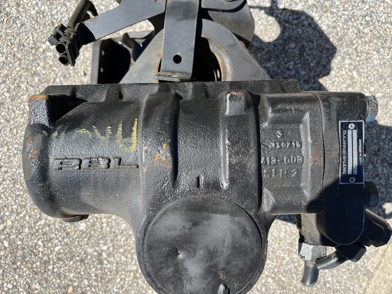 STEERING GEAR RBL C300 MAN TGL - Kormányzás - Teherautó: 2 kép. STEERING GEAR RBL C300 MAN TGL - Kormányzás - Teherautó: 2 kép.