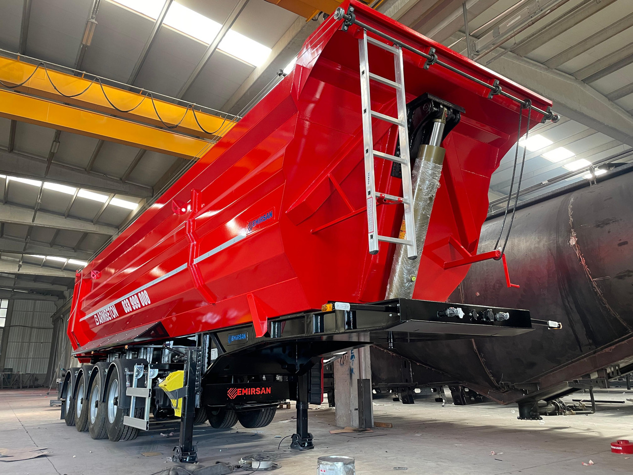 EMIRSAN SELF-STEERING, 4 AXLE U TYPE TIPPER - Félpótkocsi billenőplatós: 4 kép. EMIRSAN SELF-STEERING, 4 AXLE U TYPE TIPPER - Félpótkocsi billenőplatós: 4 kép.