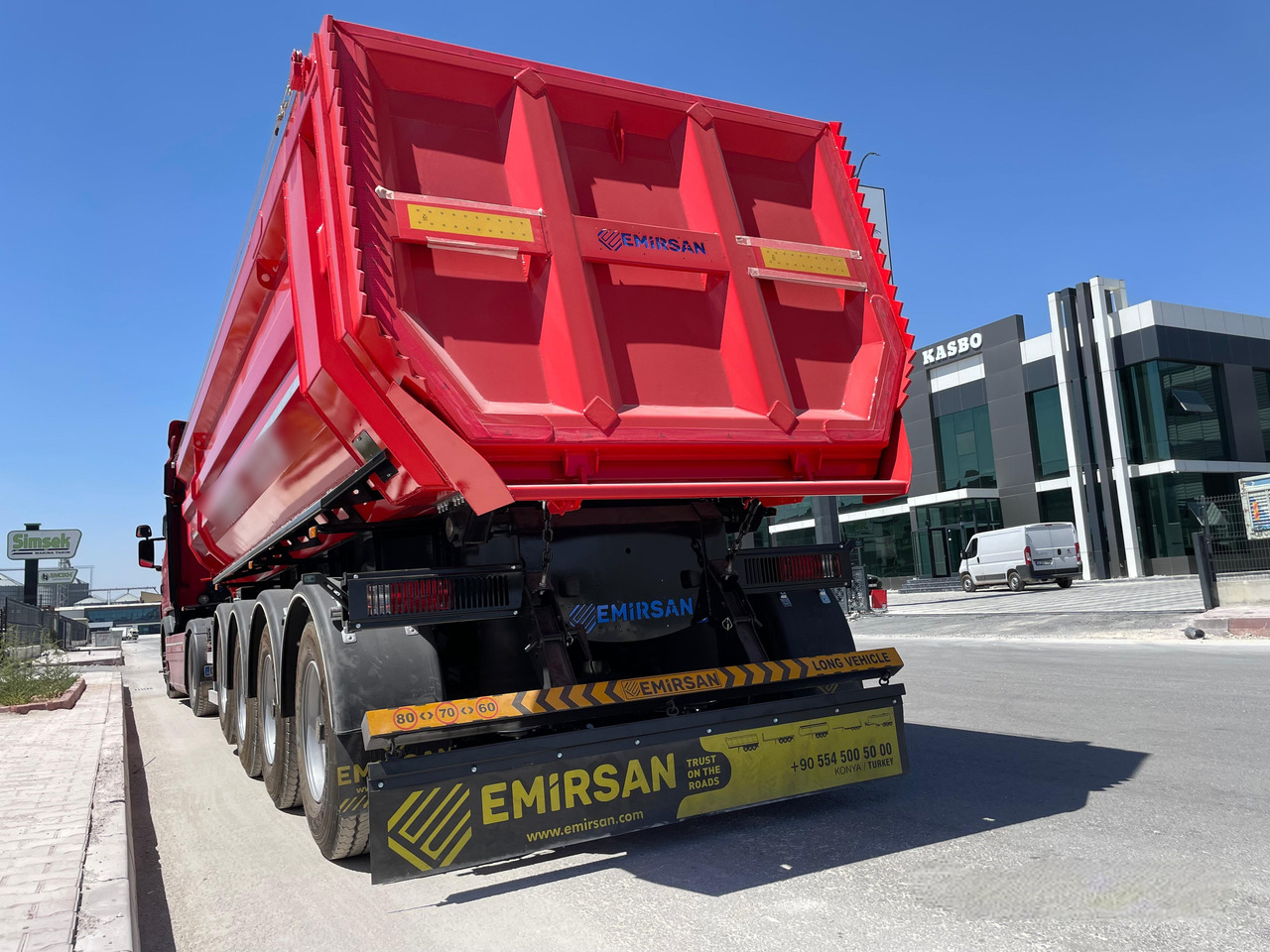 EMIRSAN SELF-STEERING, 4 AXLE U TYPE TIPPER - Félpótkocsi billenőplatós: 2 kép. EMIRSAN SELF-STEERING, 4 AXLE U TYPE TIPPER - Félpótkocsi billenőplatós: 2 kép.