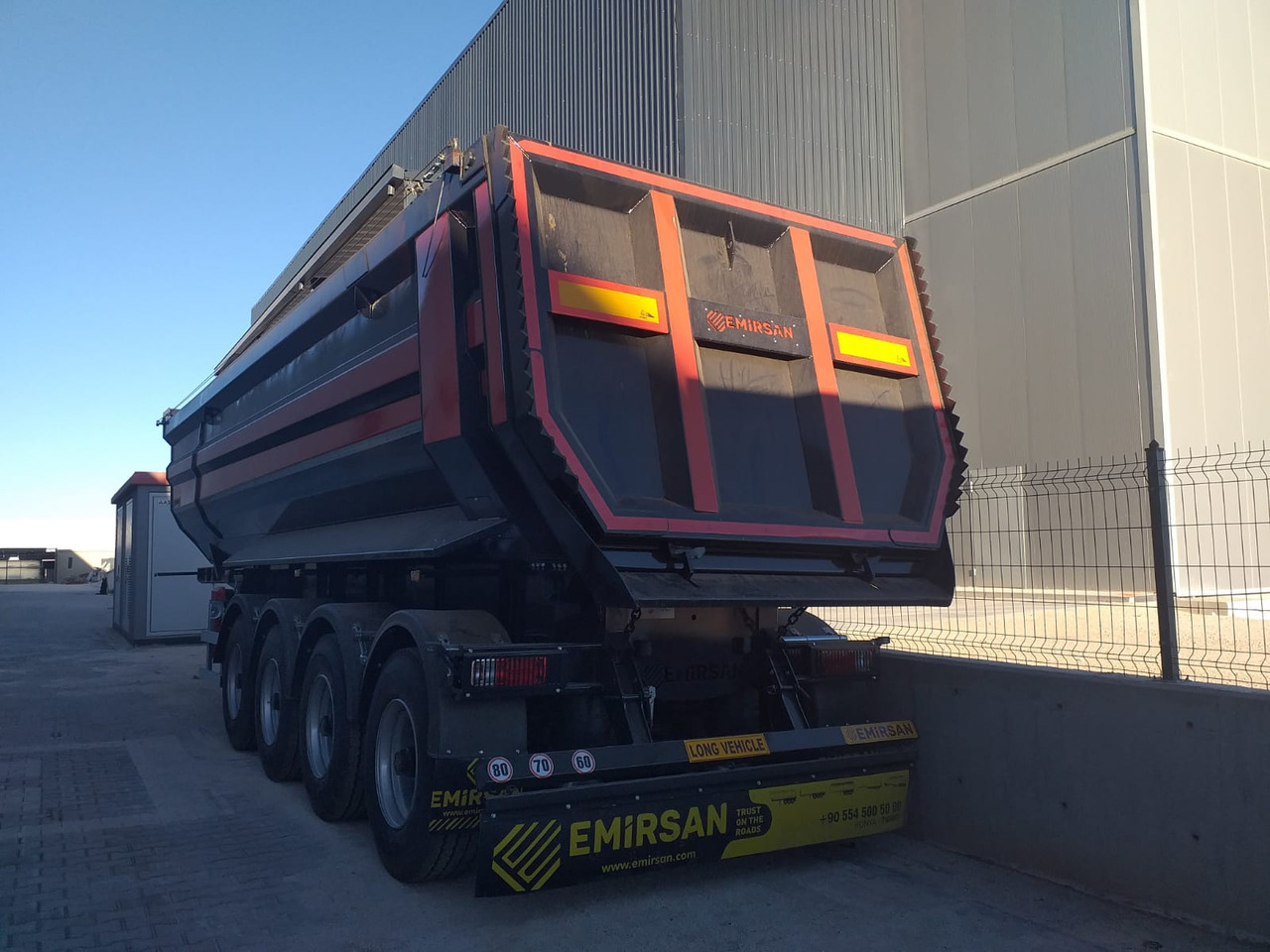 EMIRSAN SELF-STEERING, 4 AXLE U TYPE TIPPER lízing EMIRSAN SELF-STEERING, 4 AXLE U TYPE TIPPER: 6 kép. EMIRSAN SELF-STEERING, 4 AXLE U TYPE TIPPER lízing EMIRSAN SELF-STEERING, 4 AXLE U TYPE TIPPER: 6 kép.