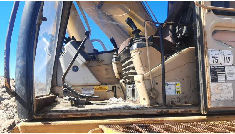 Caterpillar 350L - Lánctalpas kotró: 2 kép. Caterpillar 350L - Lánctalpas kotró: 2 kép.