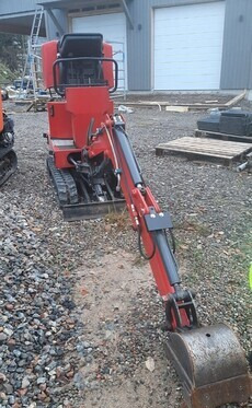 Hinowa DM8 Minikaivuri - Minikotró: 3 kép. Hinowa DM8 Minikaivuri - Minikotró: 3 kép.