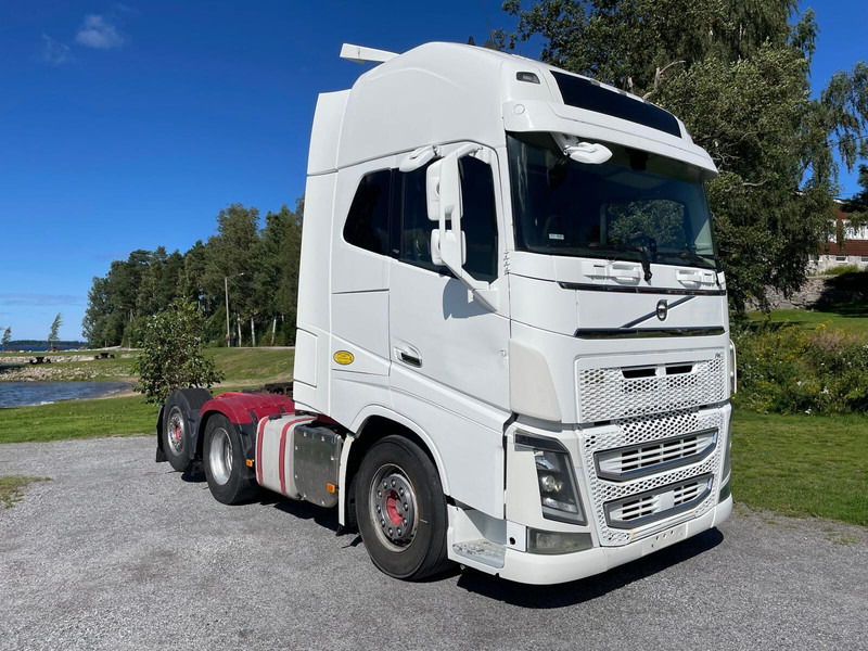 Volvo FH16 600 - Nyergesvontató: 1 kép. Volvo FH16 600 - Nyergesvontató: 1 kép.