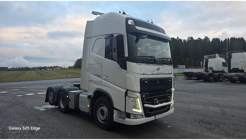 Volvo FH500 Globe XL - Nyergesvontató: 2 kép. Volvo FH500 Globe XL - Nyergesvontató: 2 kép.