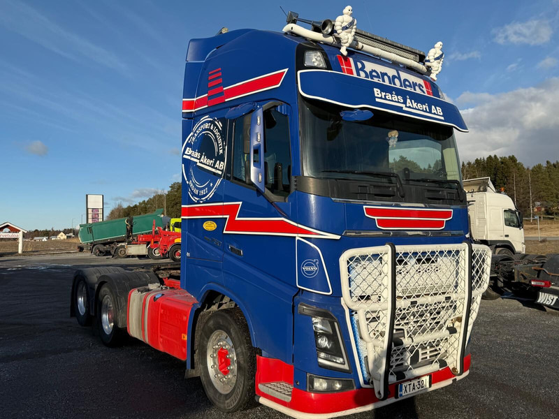 Volvo FH750 - Nyergesvontató: 1 kép. Volvo FH750 - Nyergesvontató: 1 kép.