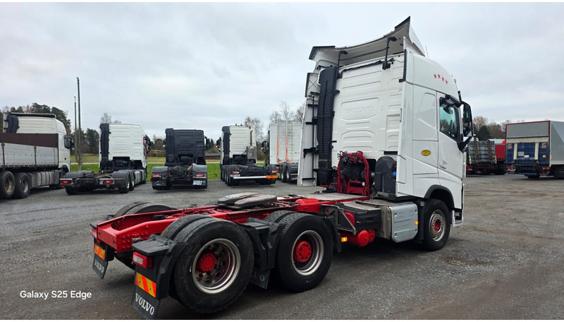 Volvo RESERVED RESERVED - Nyergesvontató: 4 kép. Volvo RESERVED RESERVED - Nyergesvontató: 4 kép.