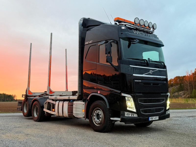 Volvo FH 500 Chassis - Rönkszállító teherautó: 1 kép. Volvo FH 500 Chassis - Rönkszállító teherautó: 1 kép.