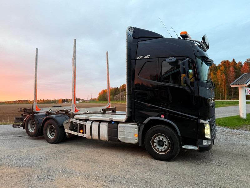 Volvo FH 500 Chassis - Rönkszállító teherautó: 4 kép. Volvo FH 500 Chassis - Rönkszállító teherautó: 4 kép.