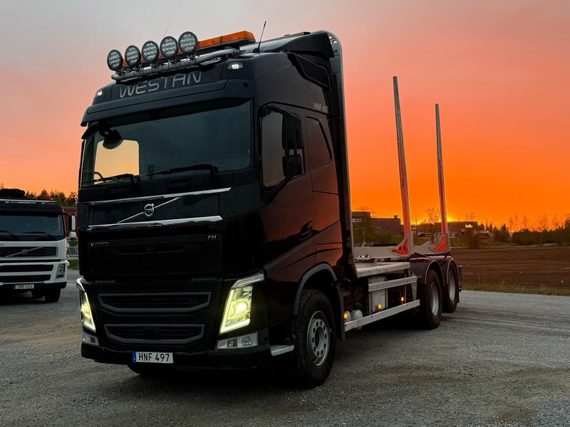 Volvo FH 500 Chassis - Rönkszállító teherautó: 2 kép. Volvo FH 500 Chassis - Rönkszállító teherautó: 2 kép.