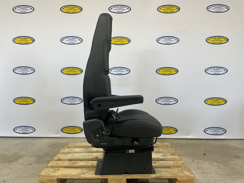 Volvo FH5 - Ülés: 4 kép. Volvo FH5 - Ülés: 4 kép.