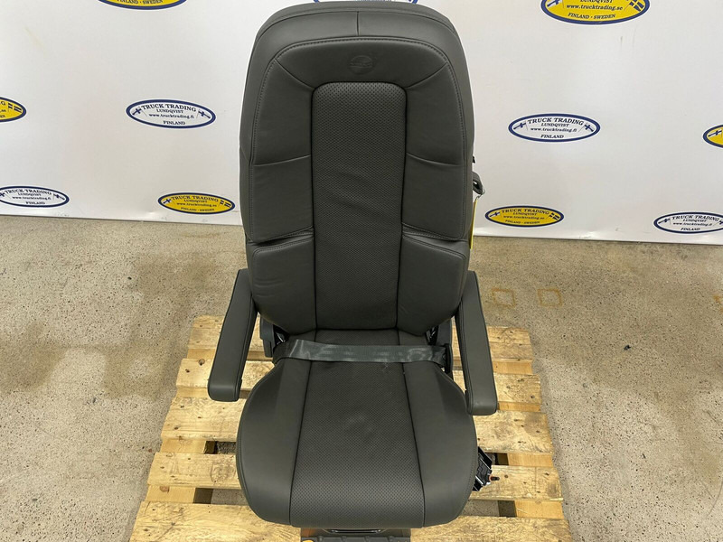 Volvo FH5 - Ülés: 3 kép. Volvo FH5 - Ülés: 3 kép.