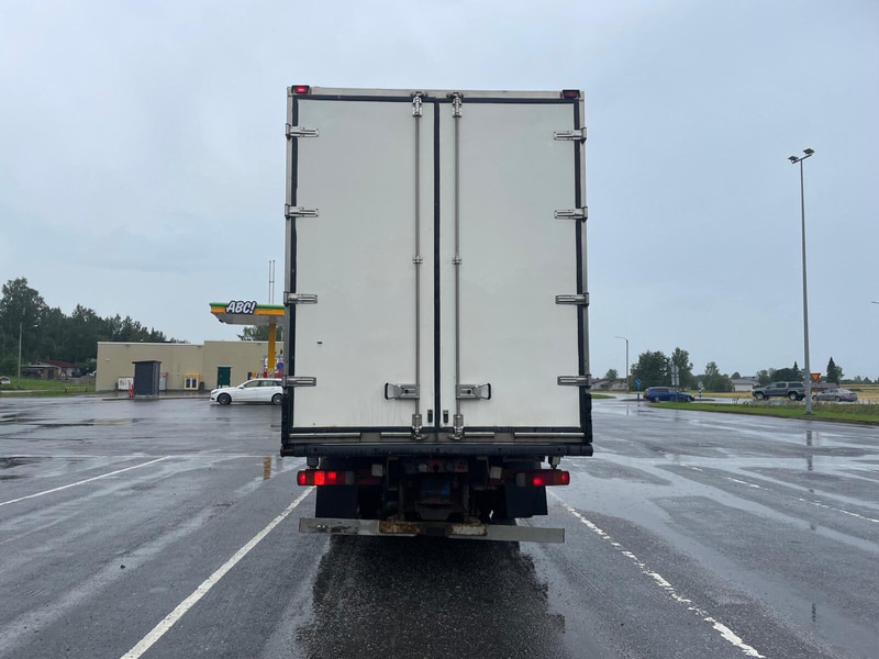 Volvo FH500 Globe XL - Dobozos felépítményű teherautó: 4 kép. Volvo FH500 Globe XL - Dobozos felépítményű teherautó: 4 kép.