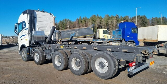 Volvo FH750 uusi moottori/vaihteisto - Alvaz teherautó: 3 kép. Volvo FH750 uusi moottori/vaihteisto - Alvaz teherautó: 3 kép.
