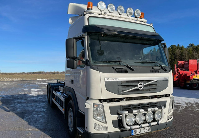 Volvo FM460 6X4 KOUKKUAUTO - Horgos rakodó teherautó: 1 kép. Volvo FM460 6X4 KOUKKUAUTO - Horgos rakodó teherautó: 1 kép.