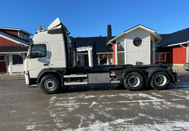 Volvo FM460 6X4 KOUKKUAUTO - Horgos rakodó teherautó: 5 kép. Volvo FM460 6X4 KOUKKUAUTO - Horgos rakodó teherautó: 5 kép.