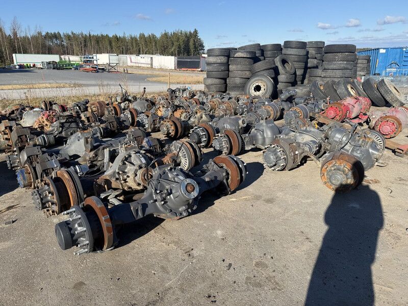 Volvo RTS2370A RSS1125 RTH2610F RTH3312 RTH3815 MD15 CTEV87 - Hátsó tengely: 1 kép. Volvo RTS2370A RSS1125 RTH2610F RTH3312 RTH3815 MD15 CTEV87 - Hátsó tengely: 1 kép.