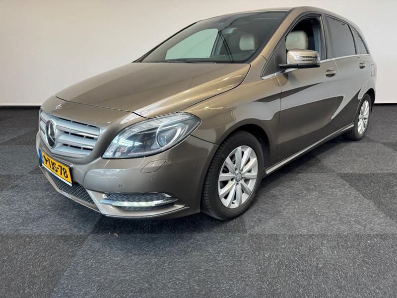 Mercedes-Benz B-Klasse 180 automaat Leer B 180 Ambition 5 Automaat wit Leer - Autó: 2 kép. Mercedes-Benz B-Klasse 180 automaat Leer B 180 Ambition 5 Automaat wit Leer - Autó: 2 kép.
