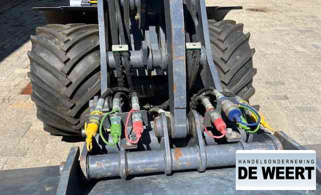 Eurotrac W12F , W 12 F , w12f - Gumikerekes homlokrakodó: 5 kép. Eurotrac W12F , W 12 F , w12f - Gumikerekes homlokrakodó: 5 kép.