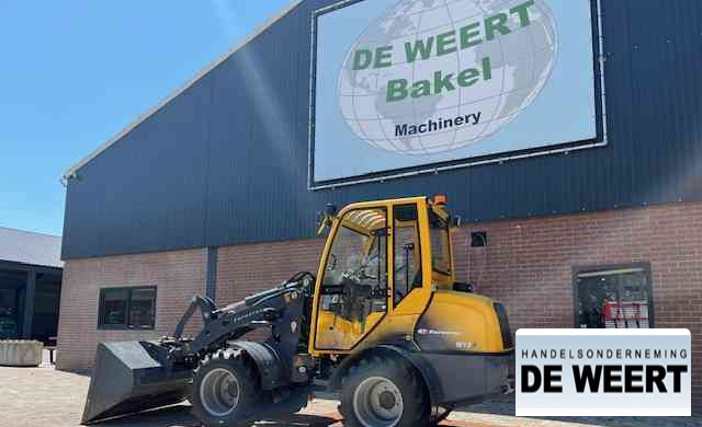 Eurotrac W12F , W 12 F , w12f - Gumikerekes homlokrakodó: 2 kép. Eurotrac W12F , W 12 F , w12f - Gumikerekes homlokrakodó: 2 kép.