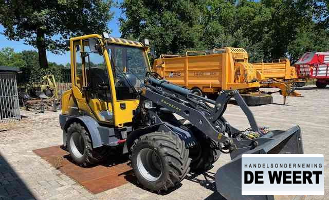 Eurotrac W12F , W 12 F , w12f - Gumikerekes homlokrakodó: 4 kép. Eurotrac W12F , W 12 F , w12f - Gumikerekes homlokrakodó: 4 kép.