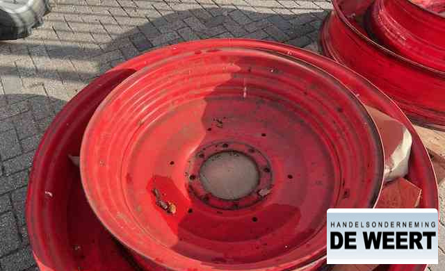 Fendt velgen 50" - Gumiabroncsok és felnik - Mezőgazdasági gépek: 3 kép. Fendt velgen 50" - Gumiabroncsok és felnik - Mezőgazdasági gépek: 3 kép.