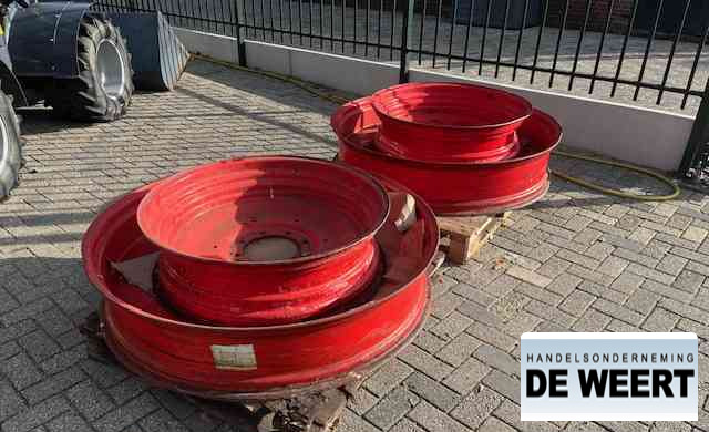 Fendt velgen 50" - Gumiabroncsok és felnik - Mezőgazdasági gépek: 2 kép. Fendt velgen 50" - Gumiabroncsok és felnik - Mezőgazdasági gépek: 2 kép.