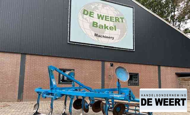 Lemken smaragd 6/260 - Kultivátor: 1 kép. Lemken smaragd 6/260 - Kultivátor: 1 kép.