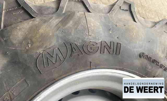 Magni 445/65R22.5 - Gumiabroncsok és felnik - Mezőgazdasági gépek: 4 kép. Magni 445/65R22.5 - Gumiabroncsok és felnik - Mezőgazdasági gépek: 4 kép.