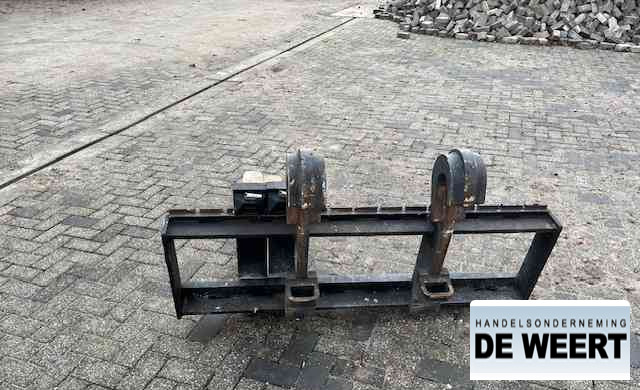 Matt Nielen snelwissel , set met bak en palletvorken - Gyorscsatlakozó: 5 kép. Matt Nielen snelwissel , set met bak en palletvorken - Gyorscsatlakozó: 5 kép.