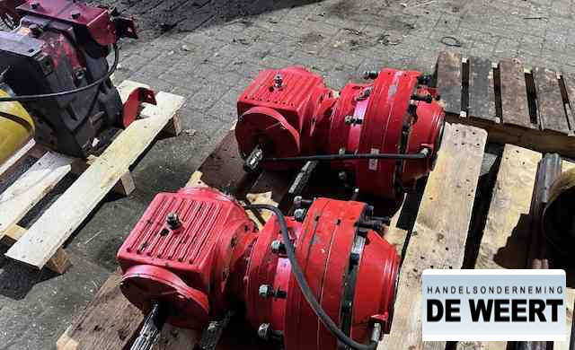 Trioliet tandwielkast , haakse aandrijving , trioliet mengwagen - Sebességváltó - Mezőgazdasági gépek: 2 kép. Trioliet tandwielkast , haakse aandrijving , trioliet mengwagen - Sebességváltó - Mezőgazdasági gépek: 2 kép.