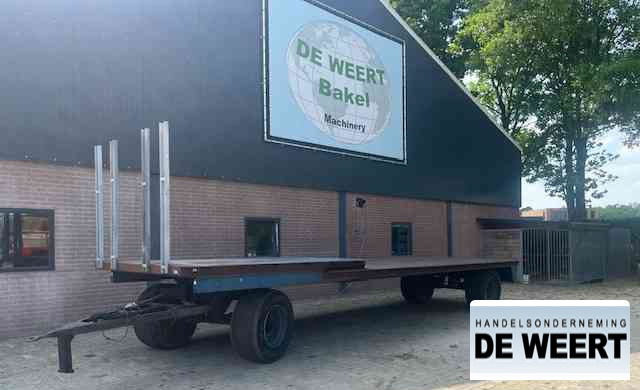 Balenwagen , landbouw wagen - Mezőgazdasági platós pótkocsi: 1 kép. Balenwagen , landbouw wagen - Mezőgazdasági platós pótkocsi: 1 kép.