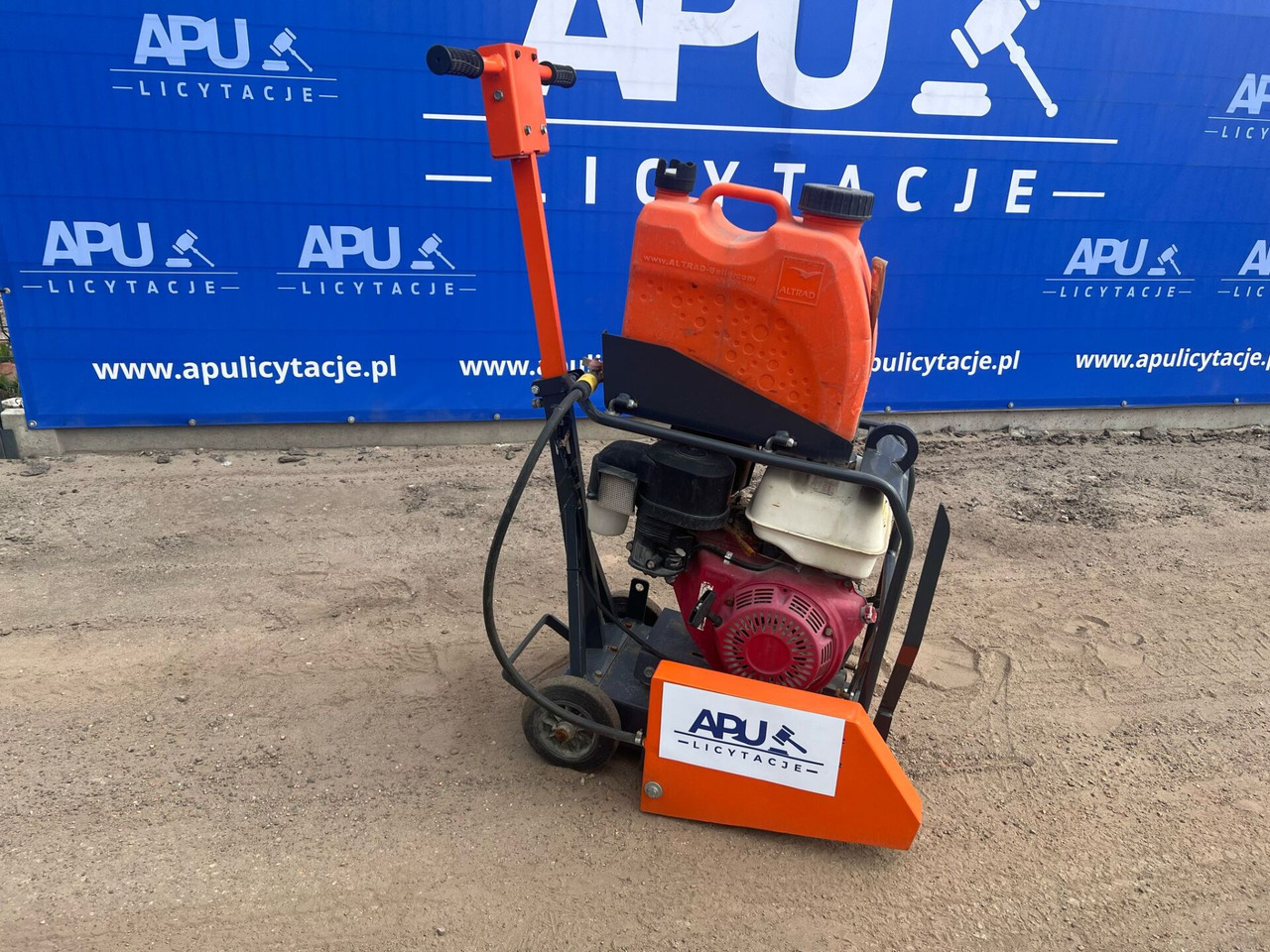 BELLE CSXA01 - Építőipari berendezések: 2 kép. BELLE CSXA01 - Építőipari berendezések: 2 kép.